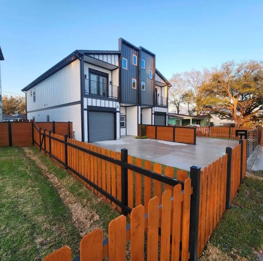 Photo of 1002 Natchez Ave Ave, Pasadena, TX 77506 (MLS # 17786083)