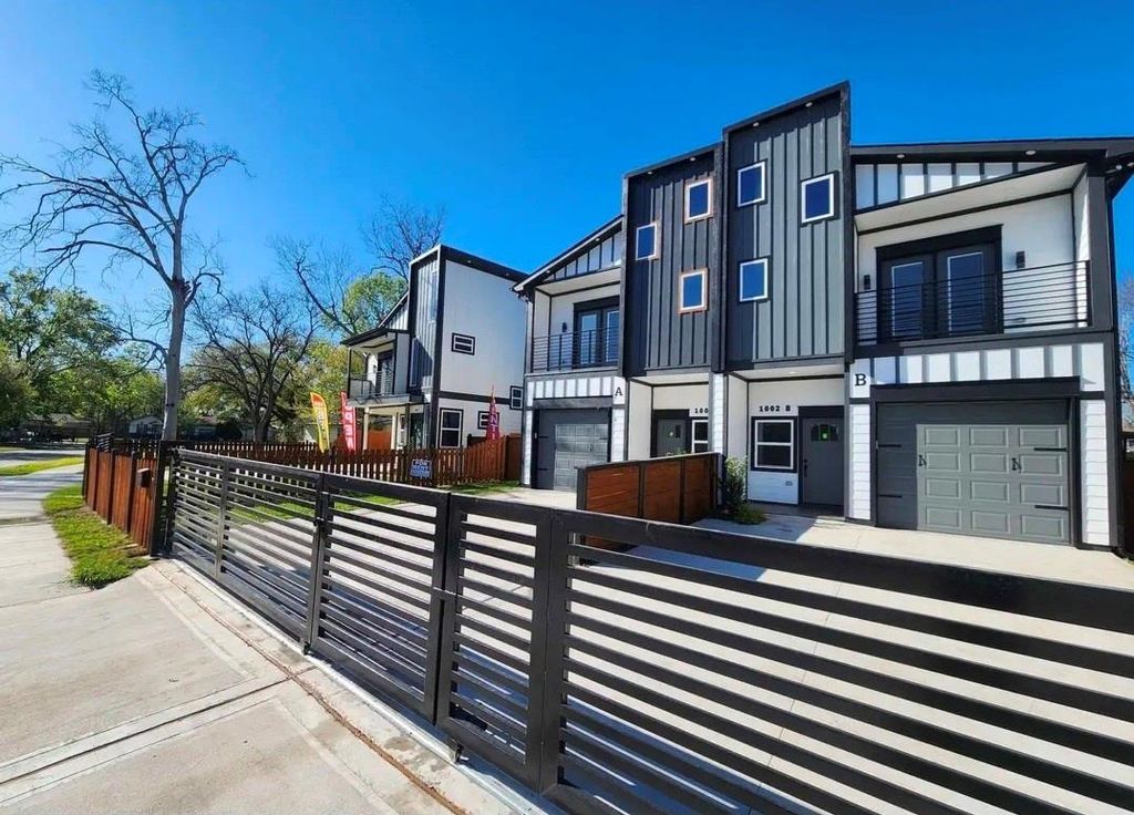 Photo of 1002 Natchez Ave Ave, Pasadena, TX 77506 (MLS # 17786083)