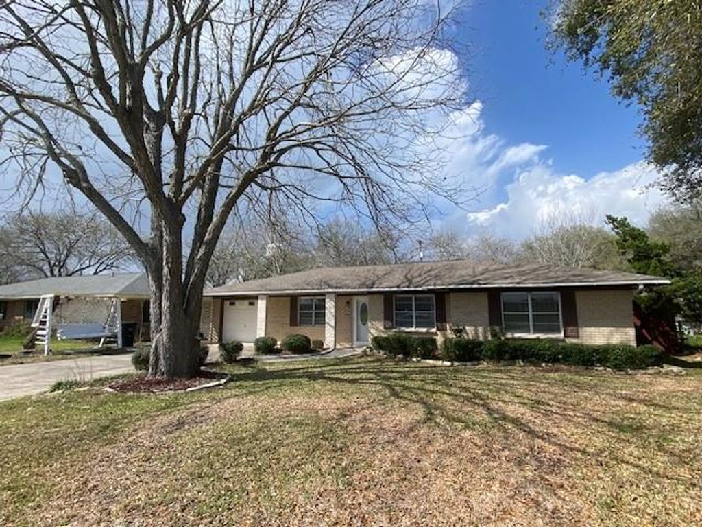 Photo of 514 Green Avenue, Palacios, TX 77465 (MLS # 22351718)