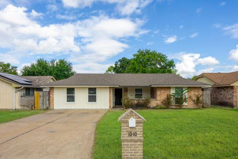Photo of 1010 Francitas Drive, Houston, TX 77038 (MLS # 80637054)