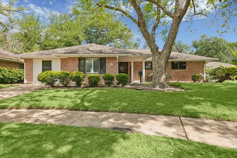 Photo of 5314 Manor Creek Lane, Houston, TX 77092 (MLS # 11719694)