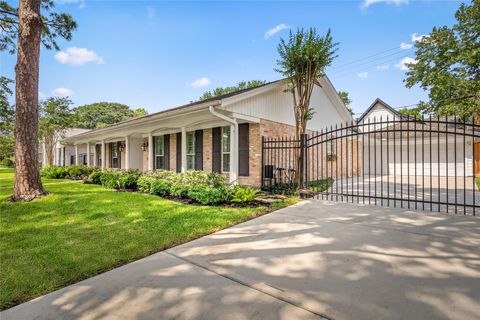 Tiny photo for 706 Walnut Bend Lane, Houston, TX 77042 (MLS # 64898254)
