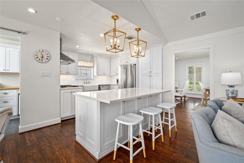 Tiny photo for 706 Walnut Bend Lane, Houston, TX 77042 (MLS # 64898254)