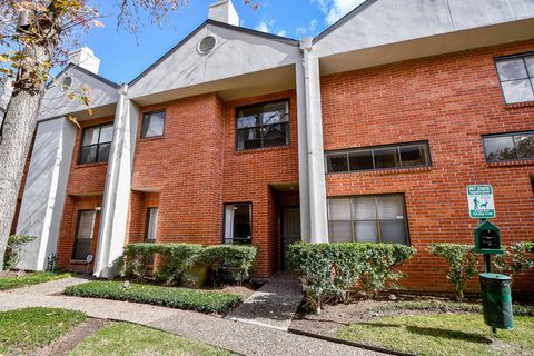 Photo of 2626 Bering Drive, Houston, TX 77057 (MLS # 49260075)