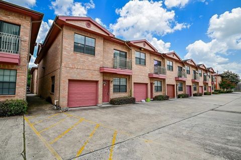 Photo of 9400 Bellaire Boulevard #511, Houston, TX 77036 (MLS # 56552040)