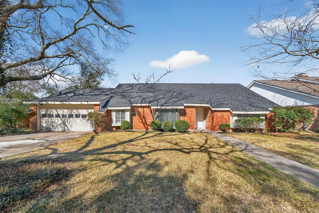 Photo of 702 Rosewood Drive, Baytown, TX 77520 (MLS # 4234232)