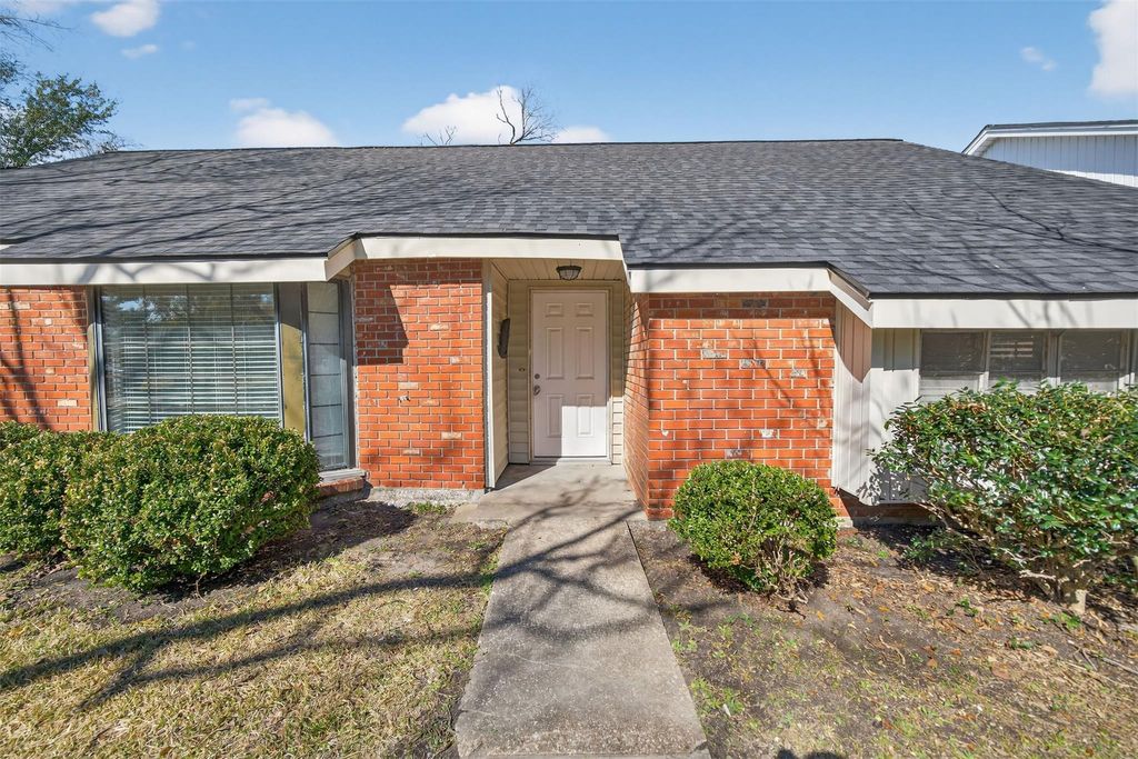 Photo of 702 Rosewood Drive, Baytown, TX 77520 (MLS # 4234232)