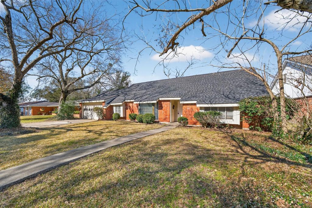 Photo of 702 Rosewood Drive, Baytown, TX 77520 (MLS # 4234232)