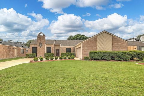 Photo of 1039 Honey Hill Drive, Houston, TX 77077 (MLS # 44082780)
