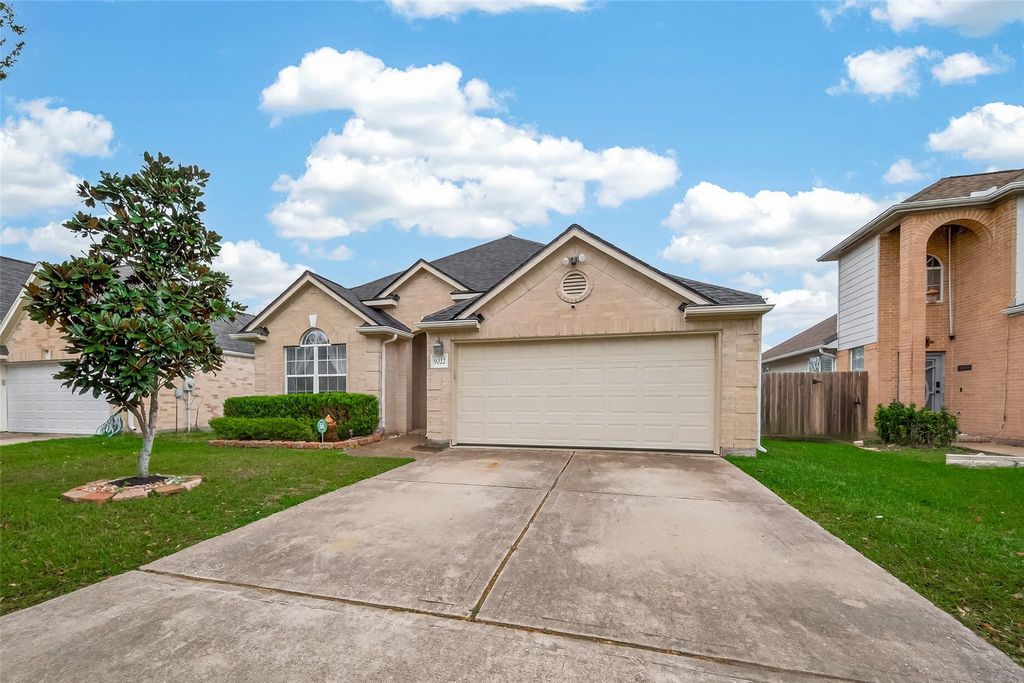 Photo of 9022 Clearwood Landing Boulevard, Houston, TX 77075 (MLS # 55188612)