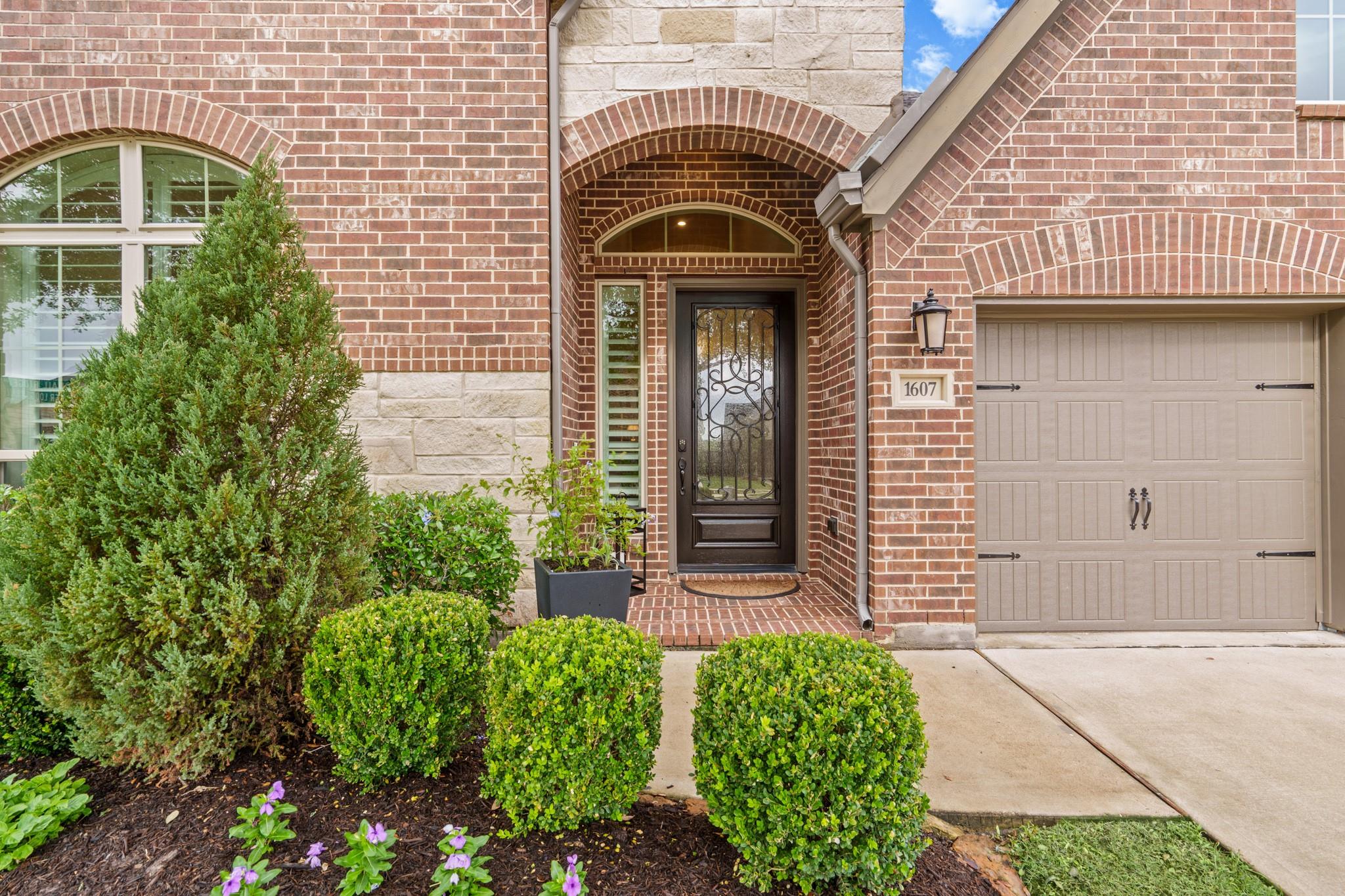 1607 Quail Ridge Drive