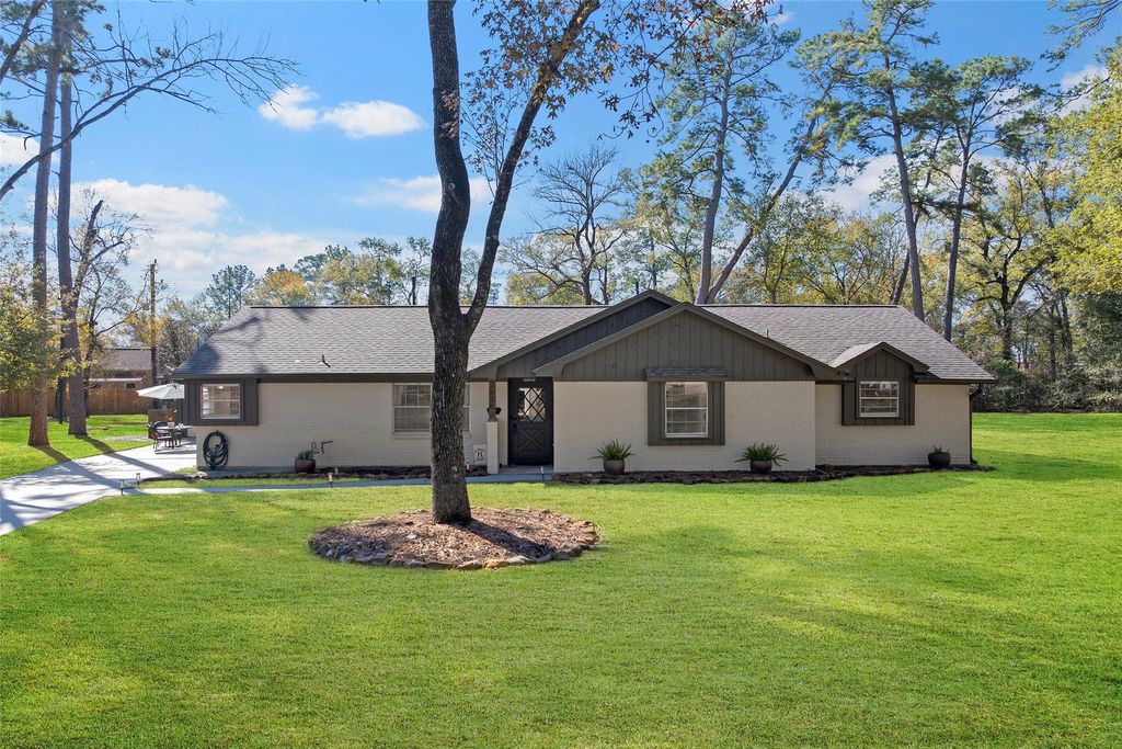 Photo of 26307 Hillside Drive, Oak Ridge, TX 77386 (MLS # 71991500)