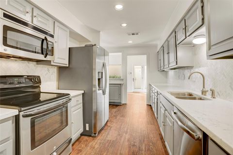 Photo of 702 Augusta Drive #702, Houston, TX 77057 (MLS # 27245042)
