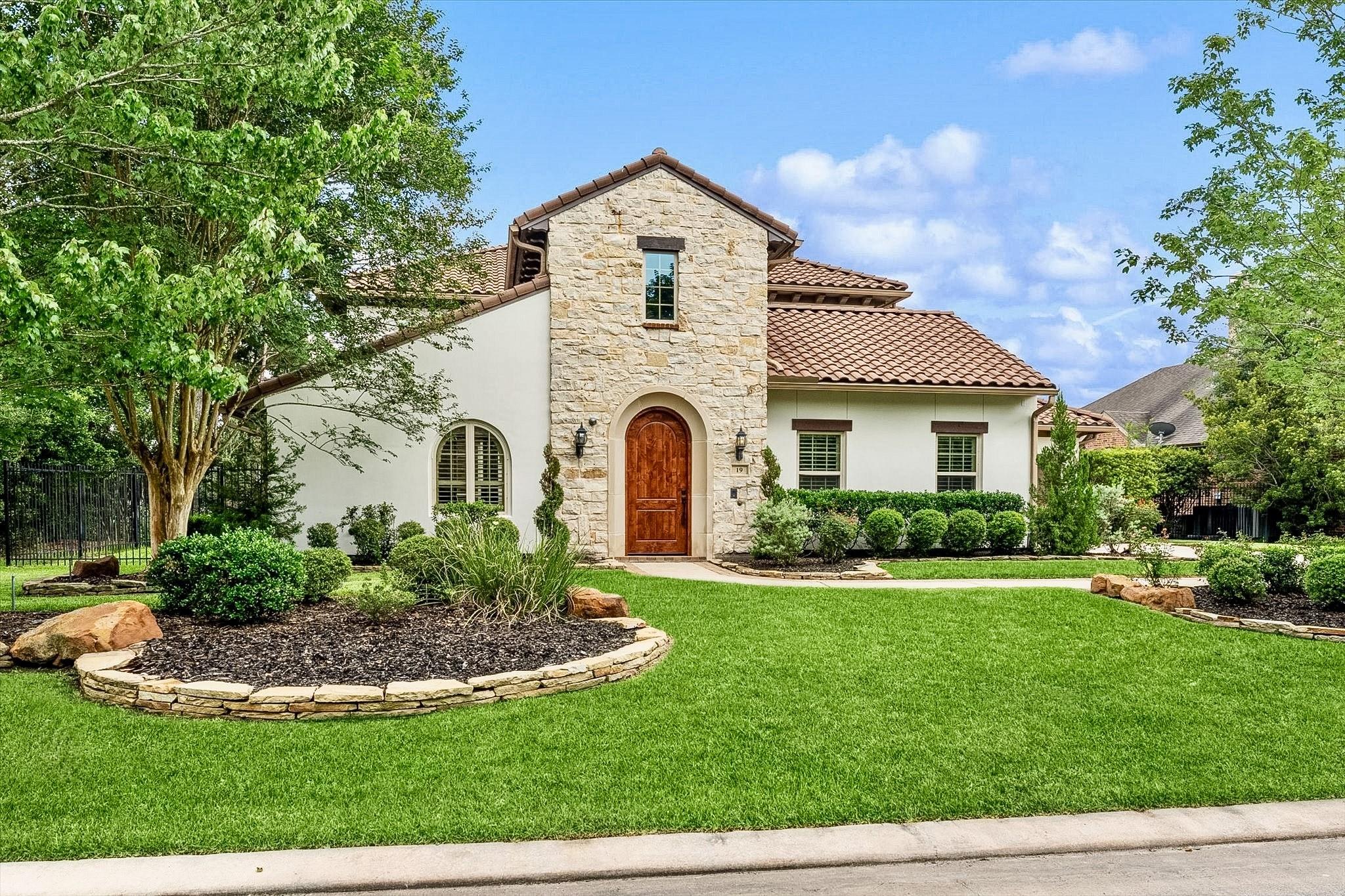 19 Paloma Bend Place