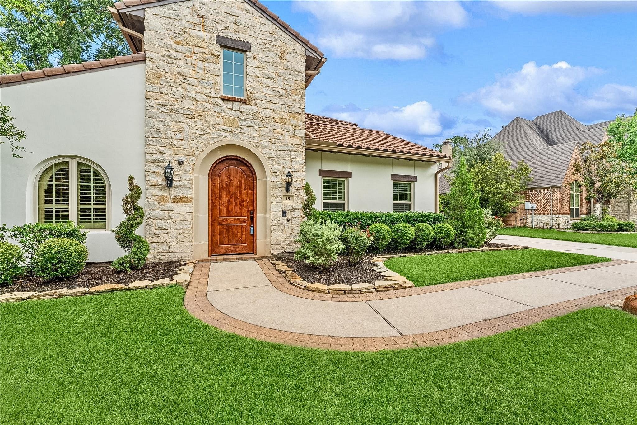 19 Paloma Bend Place