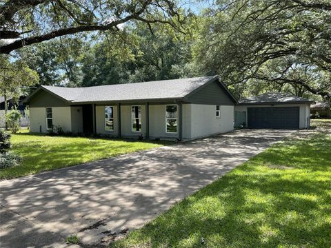 Photo of 9 N Amburn Road, Texas City, TX 77591 (MLS # 5446141)