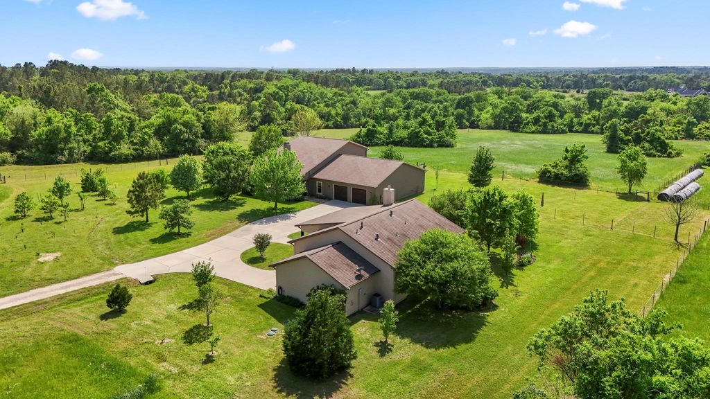 Photo of 25637 W Fm 1097 Road, Montgomery, TX 77356 (MLS # 17127624)