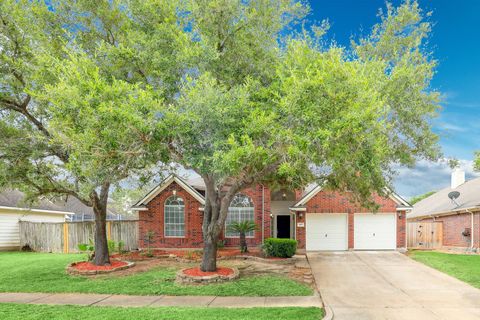 Photo of 1807 River Trail, Sugar Land, TX 77479 (MLS # 54584362)