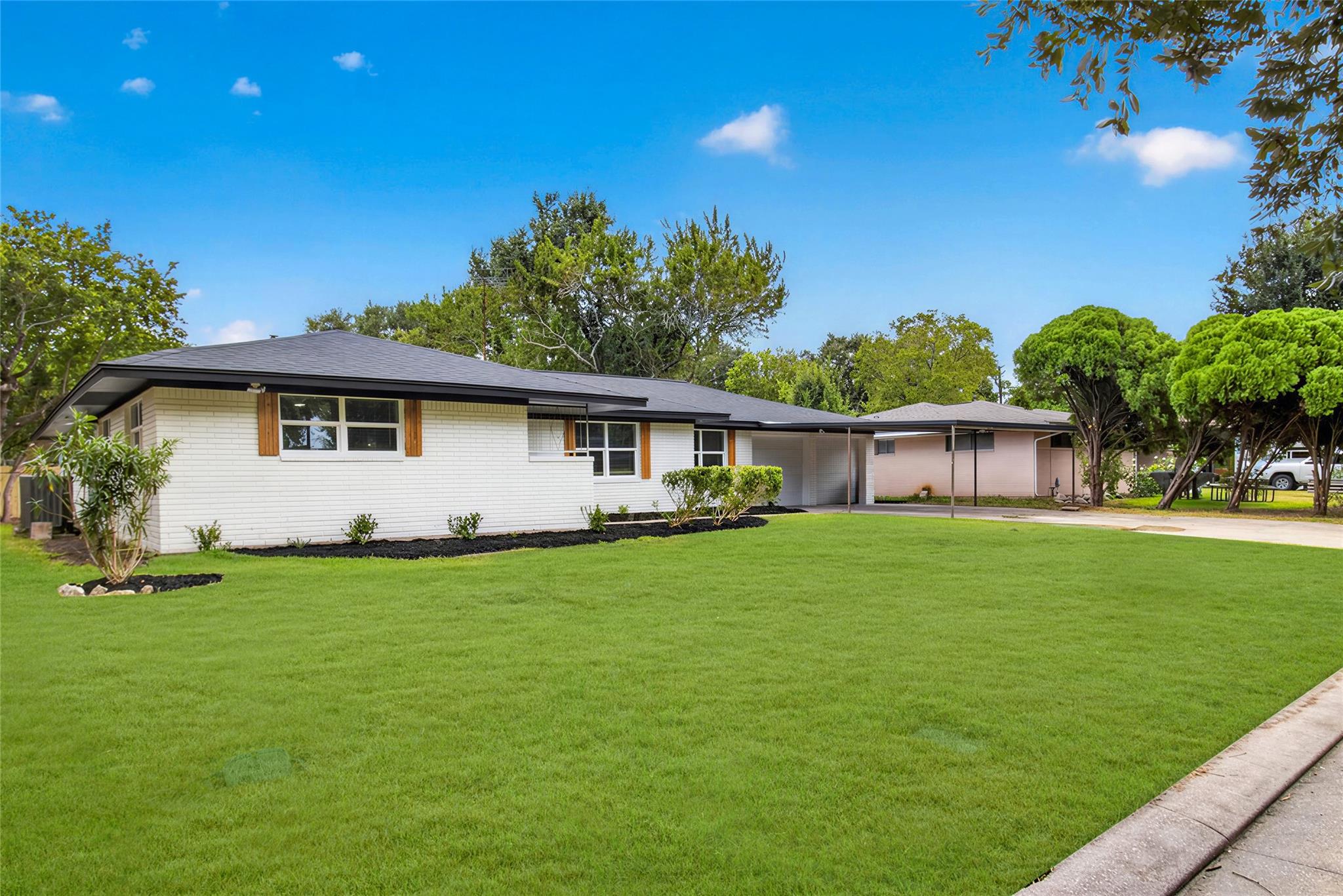 903 Rosewood Drive