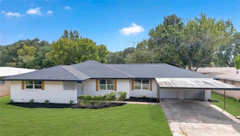 Tiny photo for 903 Rosewood Drive, Baytown, TX 77520 (MLS # 37741034)
