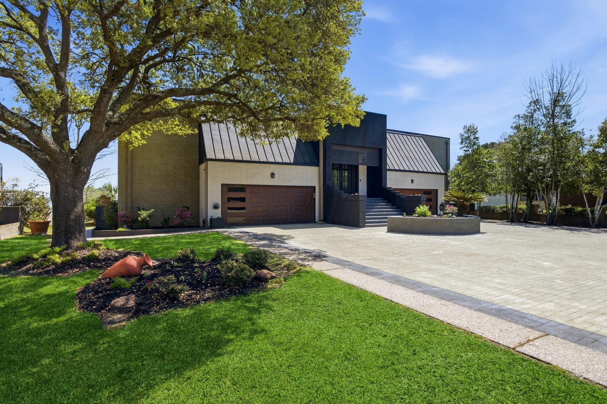 11707 Edgewater Court