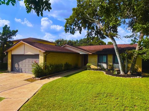 Photo of 13930 Old Village Lane, Sugar Land, TX 77498 (MLS # 97410159)