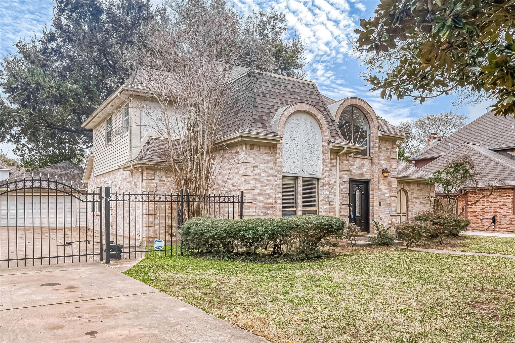 1015 Sugar Lakes Drive