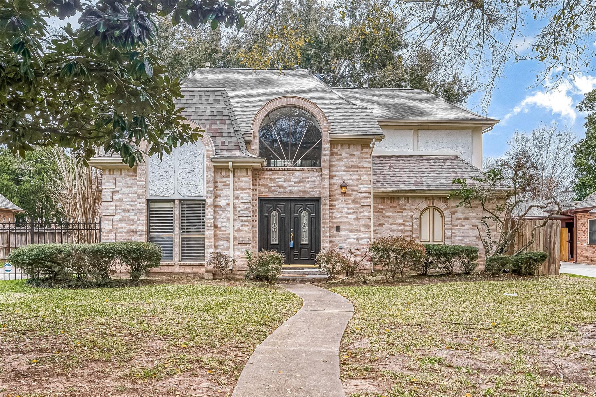 1015 Sugar Lakes Drive