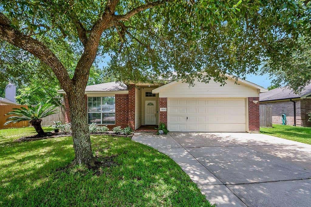 Photo of 5130 Chasewood Drive, Bacliff, TX 77518 (MLS # 25643600)