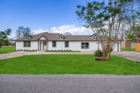 Photo of 1214 Main Street, Alvin, TX 77511 (MLS # 15233031)