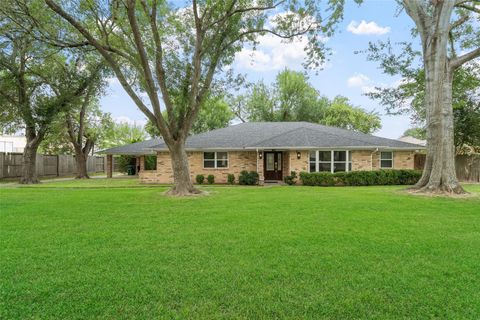Photo of 14702 Westway Lane, Houston, TX 77077 (MLS # 27295162)