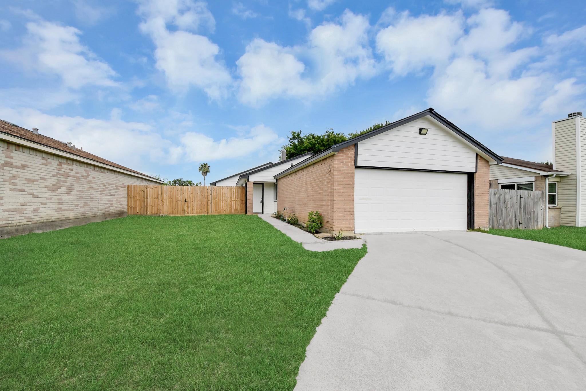 5212 Willowview Drive