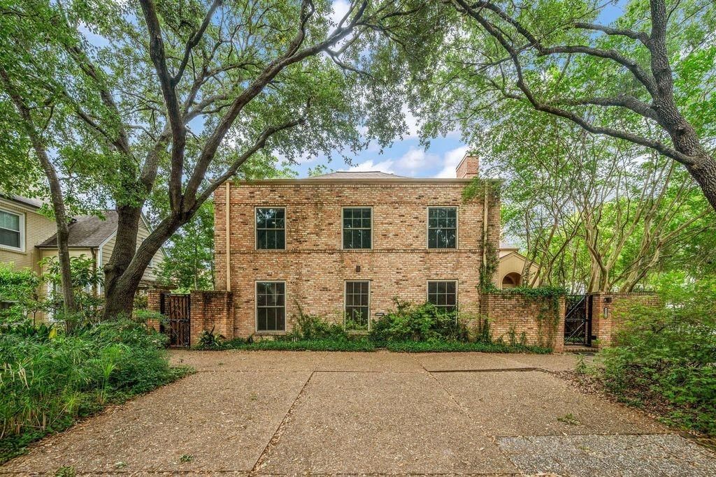 Photo of 2219 Dickey Place, Houston, TX 77019 (MLS # 34881868)