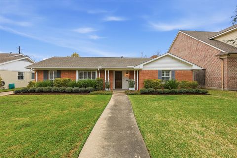 Photo of 6236 Locke Lane, Houston, TX 77057 (MLS # 29866487)