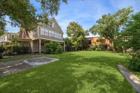 Photo of 221 Emerson Street, Houston, TX 77006 (MLS # 1050626)