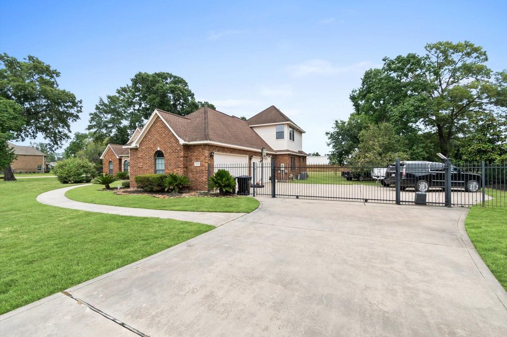 Photo of 14534 Iron Horseshoe Lane, Houston, TX 77044 (MLS # 94881258)