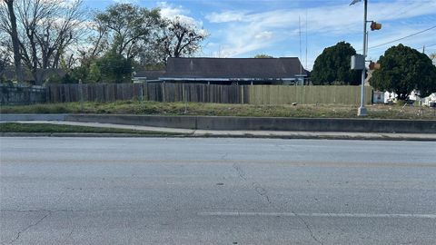 Photo of 911 75th Street, Houston, TX 77011 (MLS # 41070003)