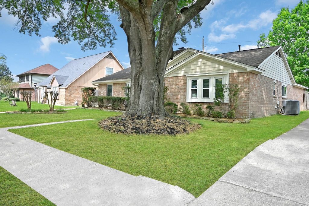 Photo of 4738 Whispering Falls Drive, Houston, TX 77084 (MLS # 55554373)