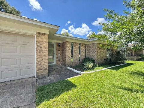Photo of 2109 Kingsway Drive, League City, TX 77573 (MLS # 91528788)
