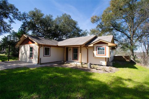 Photo of 518 Masonic St, Bellville, TX 77418 (MLS # 66598948)