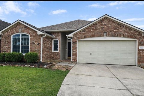 Photo of 893 Bent Sail, League City, TX 77573 (MLS # 16920672)