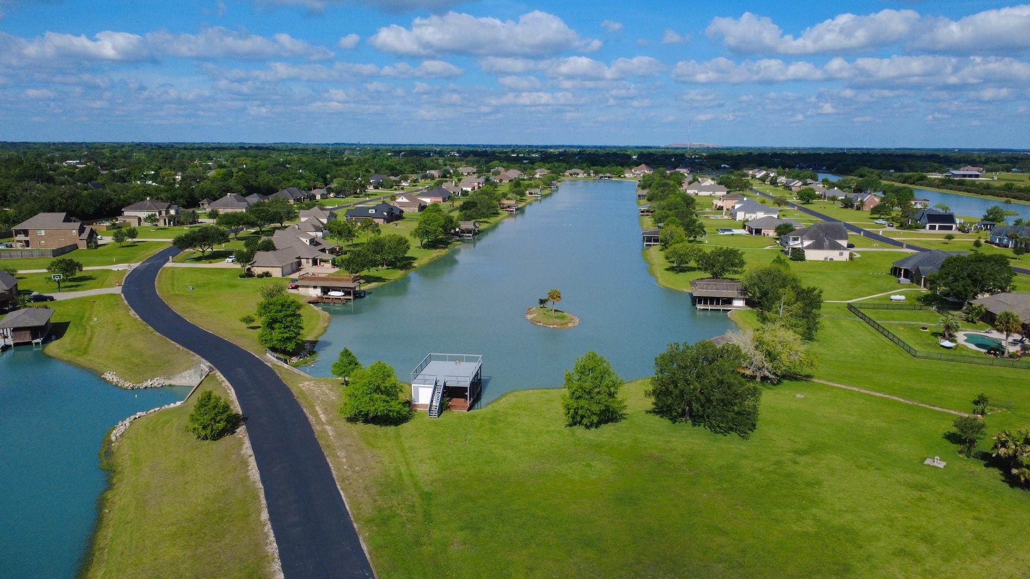 226 Lago Circle Drive N