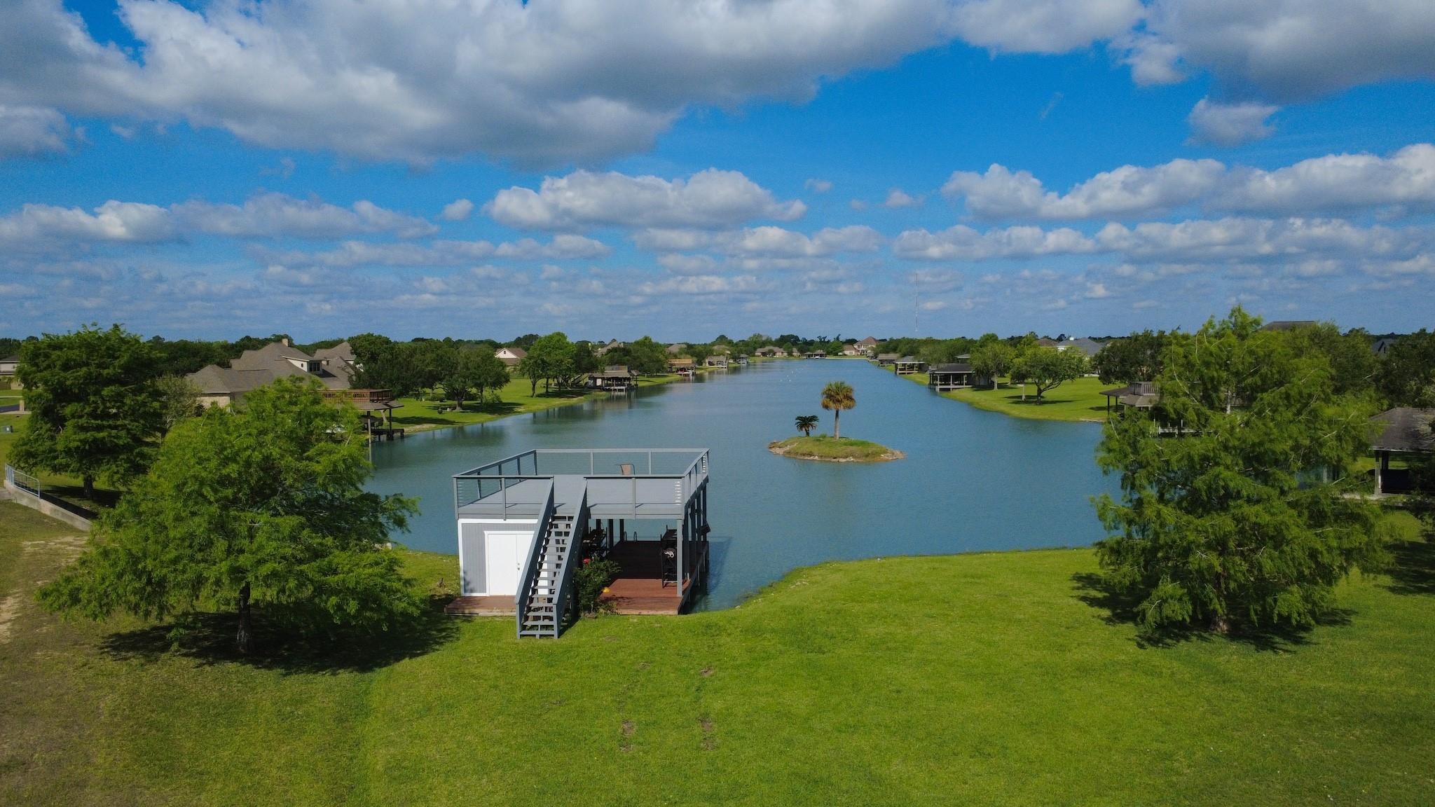 226 Lago Circle Drive N