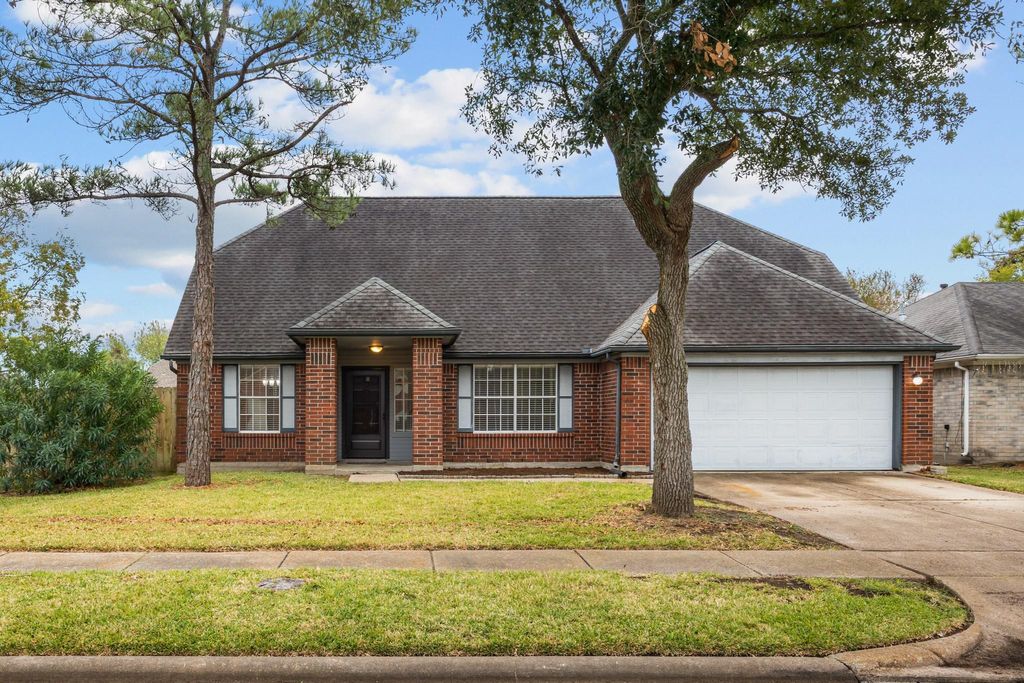 Photo of 10938 Graywood Court, La Porte, TX 77571 (MLS # 29051745)