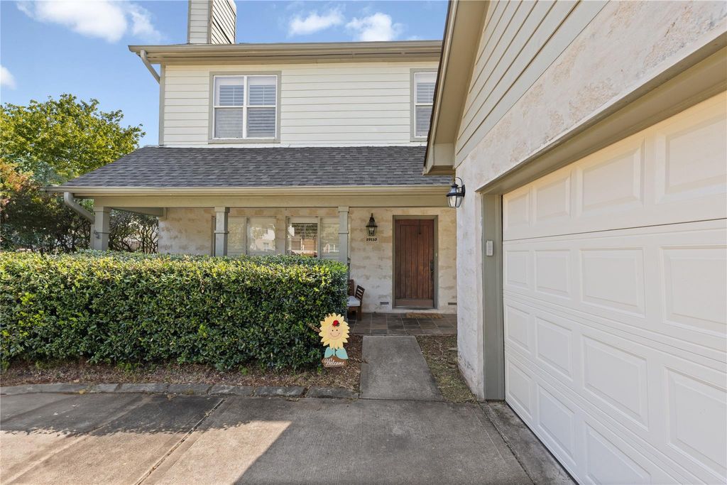 Photo of 19110 Sprintwood Court, Humble, TX 77346 (MLS # 86261752)