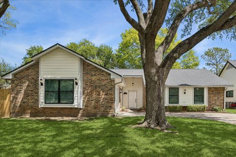 Photo of 15403 Woodcote Court, Houston, TX 77062 (MLS # 76271792)