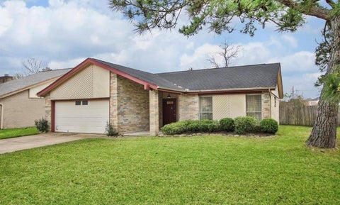 Photo of 5815 Heather Street, League City, TX 77573 (MLS # 74292369)