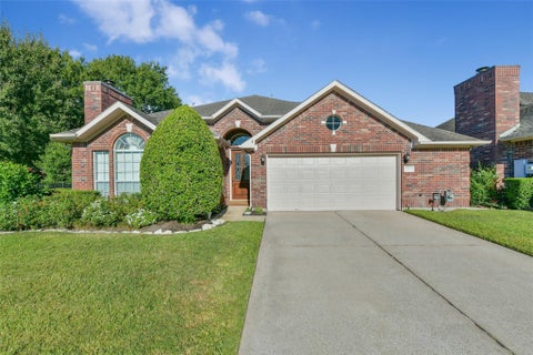 Photo of 322 Pine Creek Drive, Friendswood, TX 77546 (MLS # 95889460)