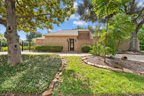 Photo of 11519 Lakeside Place Drive, Houston, TX 77077 (MLS # 11049227)