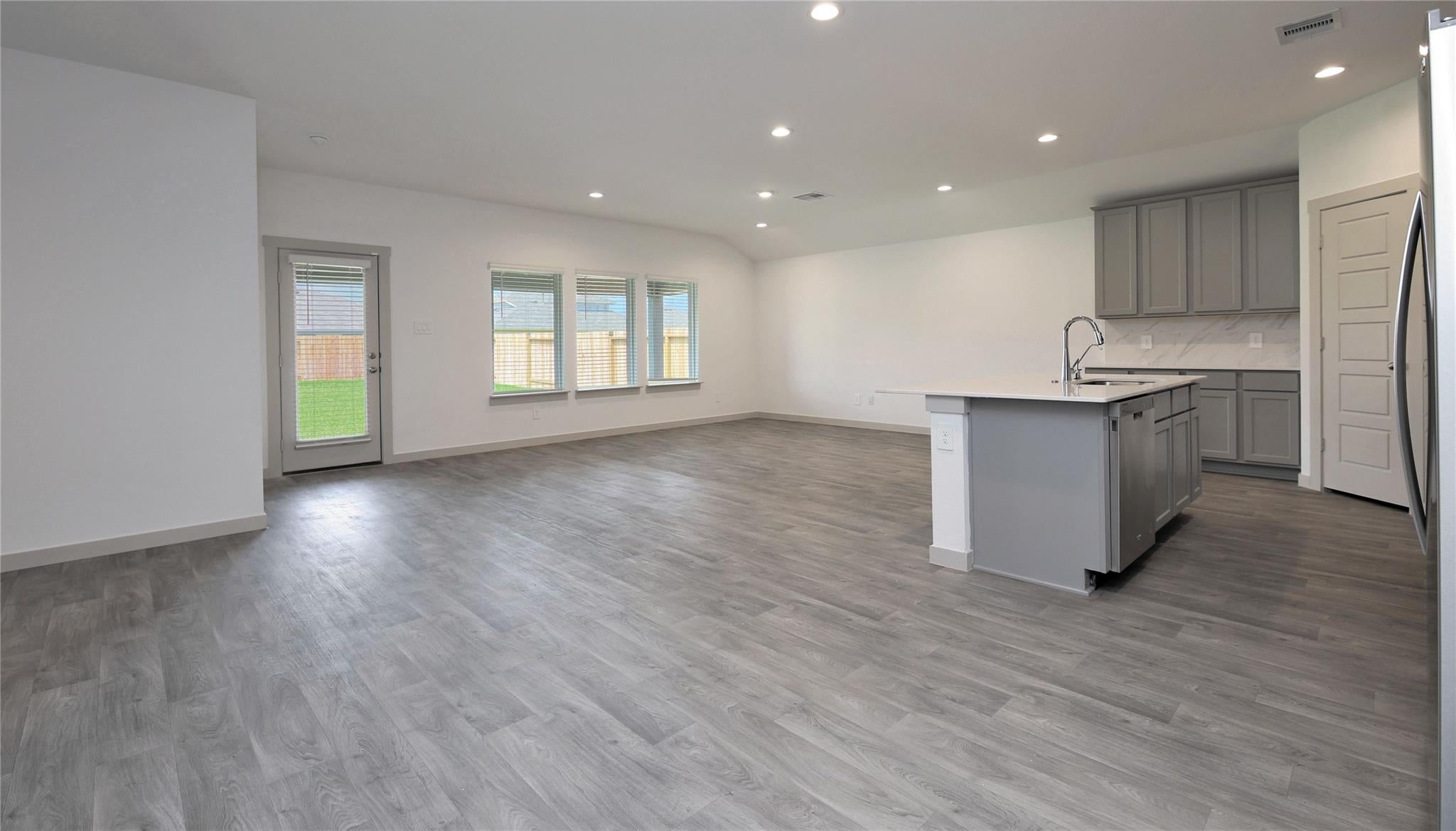 6830 Dell Vista